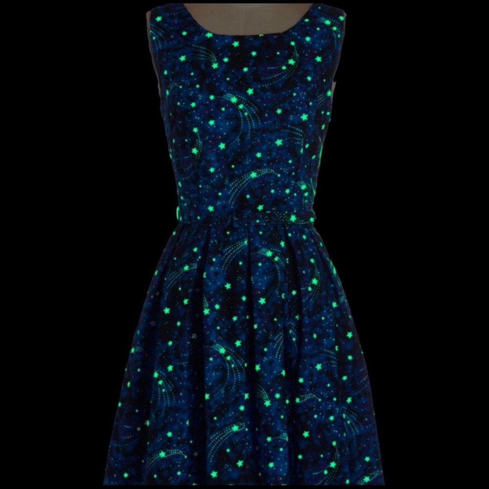 Glow in the dark dress with pockets